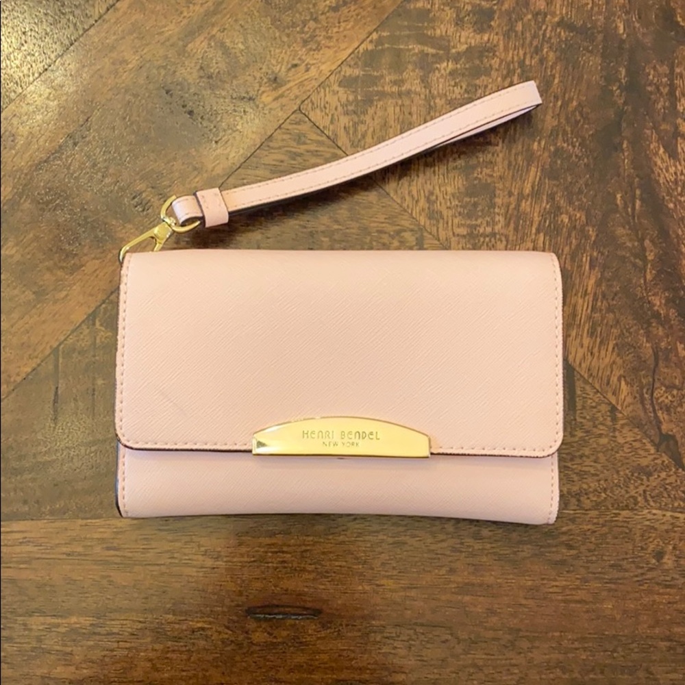 Hendri Bendel wristlet